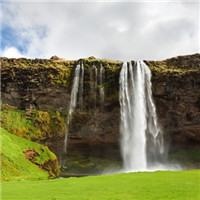 飞流湍急的瀑布美景图片