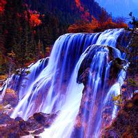 飞流湍急的瀑布美景图片