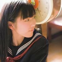 穿校服的女生可爱头像_校园青葱岁月