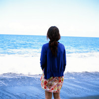 女生头像背影伤感海边 伤感在蓝色的海边