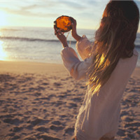 女生头像背影伤感海边 伤感在蓝色的海边