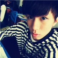 黑白条纹衣服男生头像