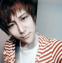 黑白条纹衣服男生头像