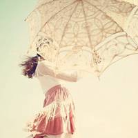 打伞的女孩微信头像_唯美雨中打伞的漂亮女孩微信头像图片