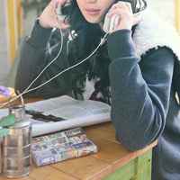 女生戴耳机头像_唯美好看的女生带耳机头像