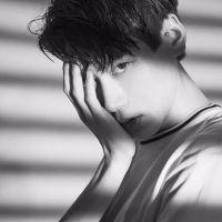 微信头像男生忧郁气质