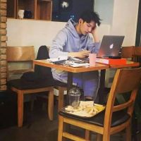 男生真实头像生活照 爱情是个梦