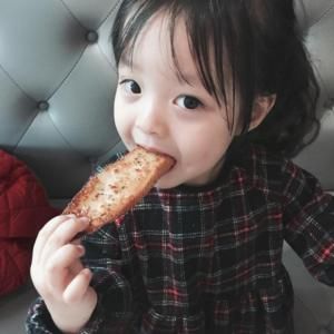 小女孩萌萌哒嘟嘴头像