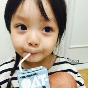 小女孩萌萌哒嘟嘴头像