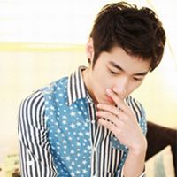 黑白条纹衣服男生头像