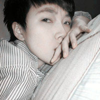 黑白条纹衣服男生头像