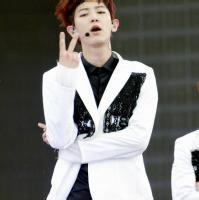 很酷好看的微信头像剪刀手男生图片