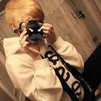 男生拿相机头像_男生手拿相机头像