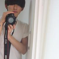 男生拿相机头像_男生手拿相机头像