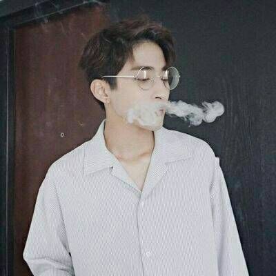 白衬衣小清新男生头像_阳光和白衬衣还有帅气的你