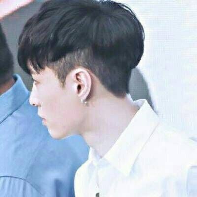 白衬衣小清新男生头像_阳光和白衬衣还有帅气的你