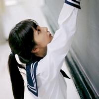 穿校服的女生可爱头像_校园青葱岁月