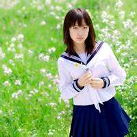 穿校服的女生可爱头像_校园青葱岁月