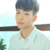 男孩清纯头像 阳光清纯帅帅的大男孩