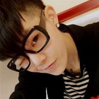 黑白条纹衣服男生头像