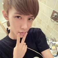 很酷好看的微信头像剪刀手男生图片