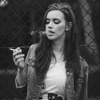 女生叼烟霸气头像 嘴边叼烟寂莫仍在