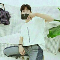 白衬衣小清新男生头像_阳光和白衬衣还有帅气的你