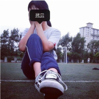 坐着捂脸的情侣微信头像一男一女