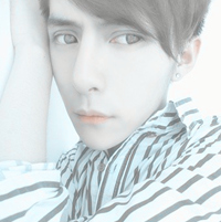 黑白条纹衣服男生头像