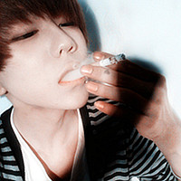 黑白条纹衣服男生头像