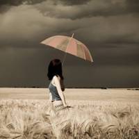 打伞的女孩微信头像_唯美雨中打伞的漂亮女孩微信头像图片