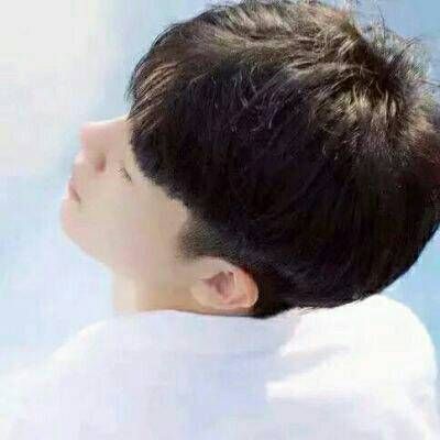 白衬衣小清新男生头像_阳光和白衬衣还有帅气的你