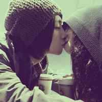 两个人亲嘴的情侣头像