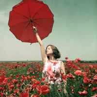 打伞的女孩微信头像_唯美雨中打伞的漂亮女孩微信头像图片