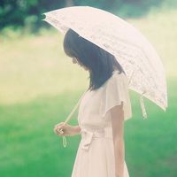 打伞的女孩微信头像_唯美雨中打伞的漂亮女孩微信头像图片