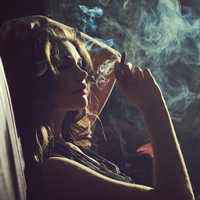 女生叼烟霸气头像 嘴边叼烟寂莫仍在