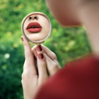 微信头像女生红唇高冷 红唇显高冷妩媚诱惑