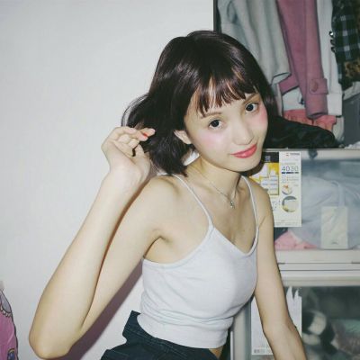 女生酷拽短发头像 短发女孩远离那烦恼和忧愁