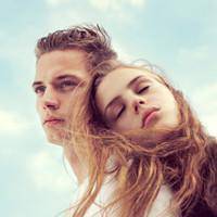 两个人亲嘴的情侣头像