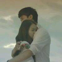 两个人亲嘴的情侣头像