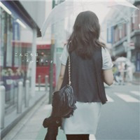 打伞女生头像_雨中打伞的女生头像图片