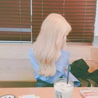 白发女生微信头像_一头白发也很个性