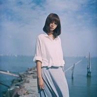 背对大海的头像女生 面朝夕阳背对大海