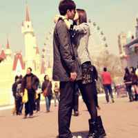 两个人亲嘴的情侣头像