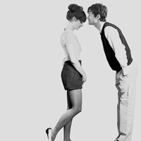 两个人亲嘴的情侣头像