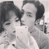 两个人亲嘴的情侣头像