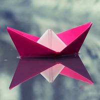 充满童趣表达思念的清美纸船图片