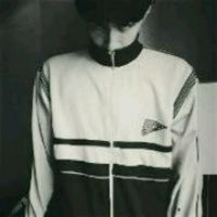 男生头像图片帅气黑白 有种冷酷的感动