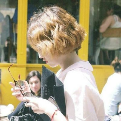 女生酷拽短发头像 短发女孩远离那烦恼和忧愁