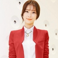 穿红色正装的女人头像,大气气场十足